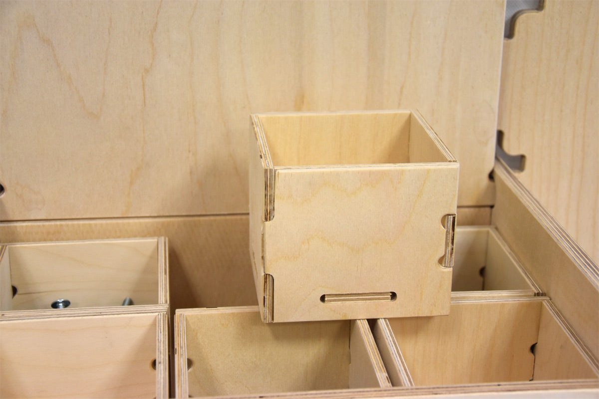 Organisateur suspendu avec 6 bacs