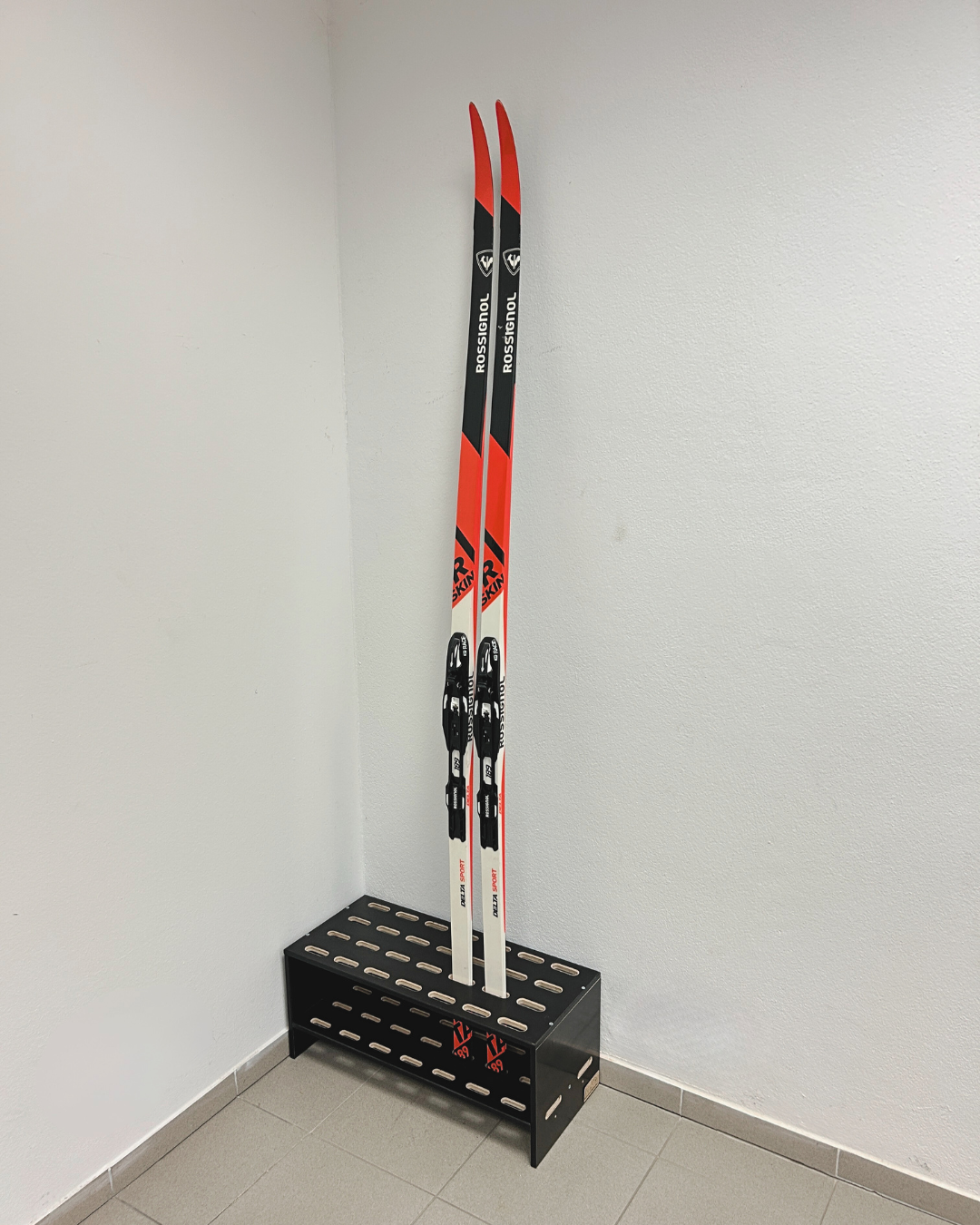 Porte-skis en bois pour 14 paires de skis de fond