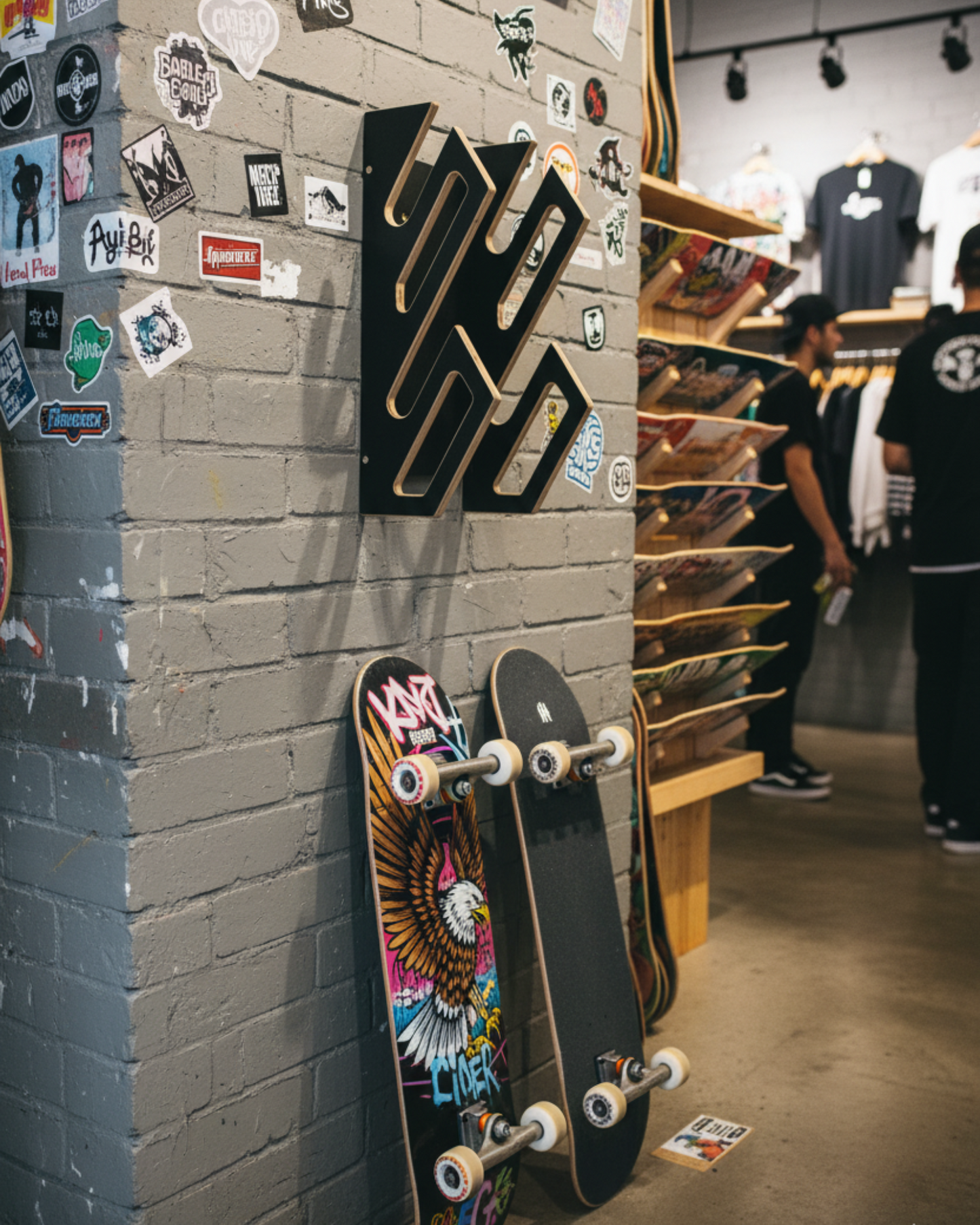 Support mural pour 2 snowboards ou skateboards